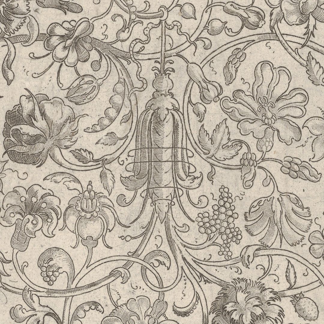 Quadratische Tafel mit pflanzlichem Rankenwerk, Blumen und Früchten Blattmitte, Detailansicht