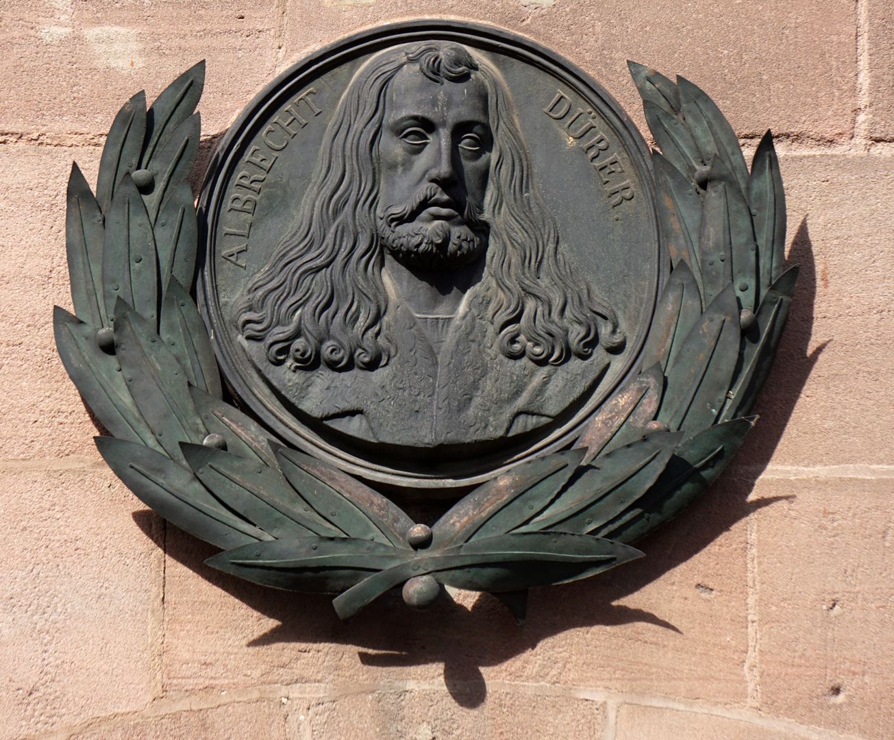 Albrecht-Dürer-Relief Frontalansicht