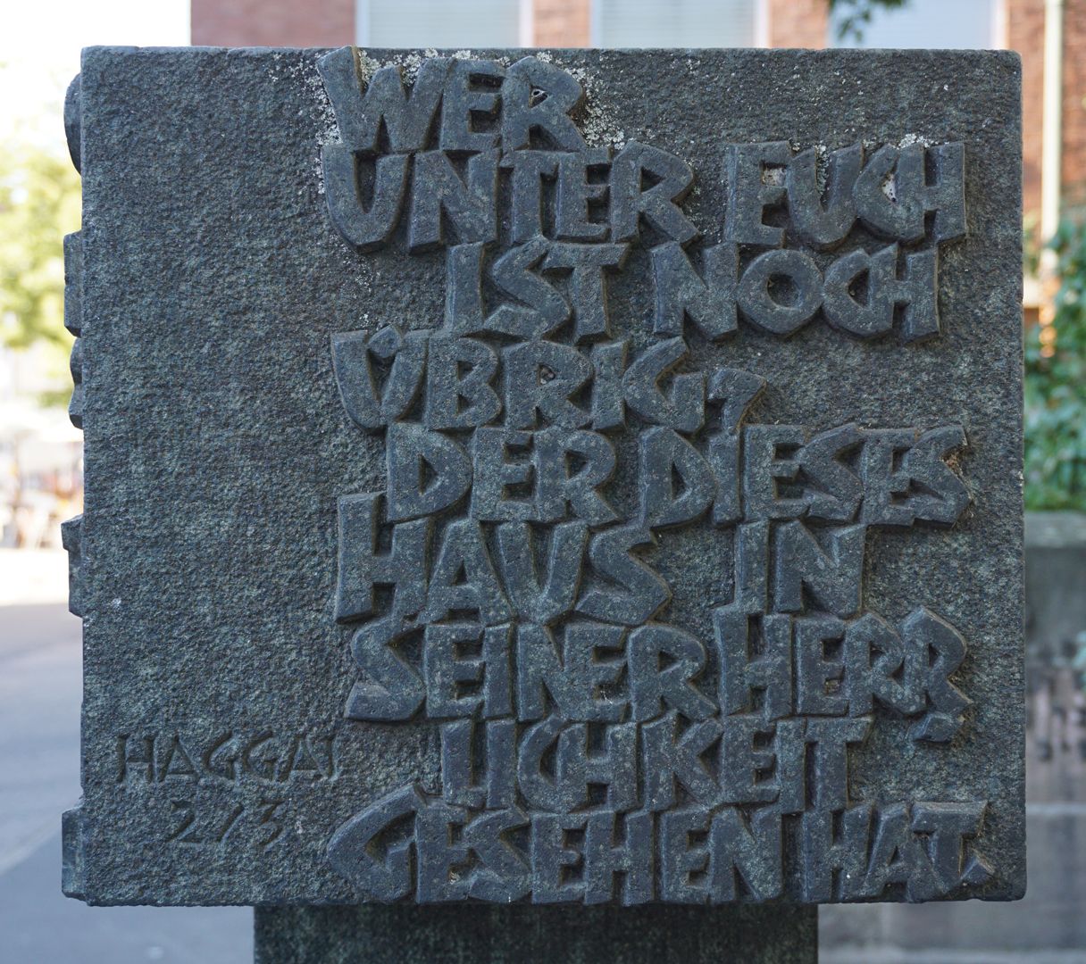 Stele des Synagogendenkmals Inschrift auf der Südseite