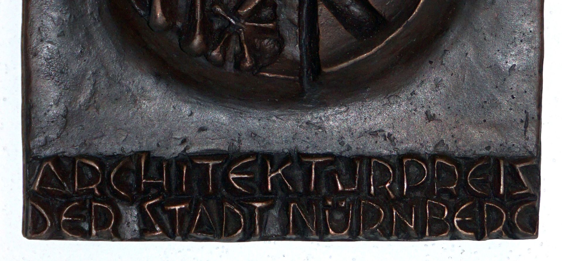 Plakette Inschrift: Architekturpreis der Stadt Nürnberg