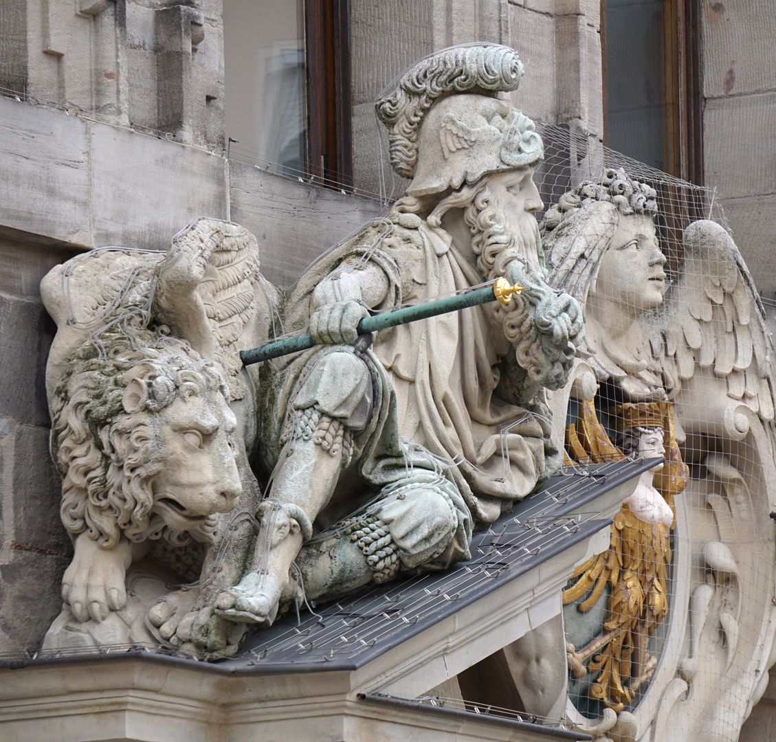Nordportal Ninus mit einem geflügelten Löwen, seitliche Ansicht