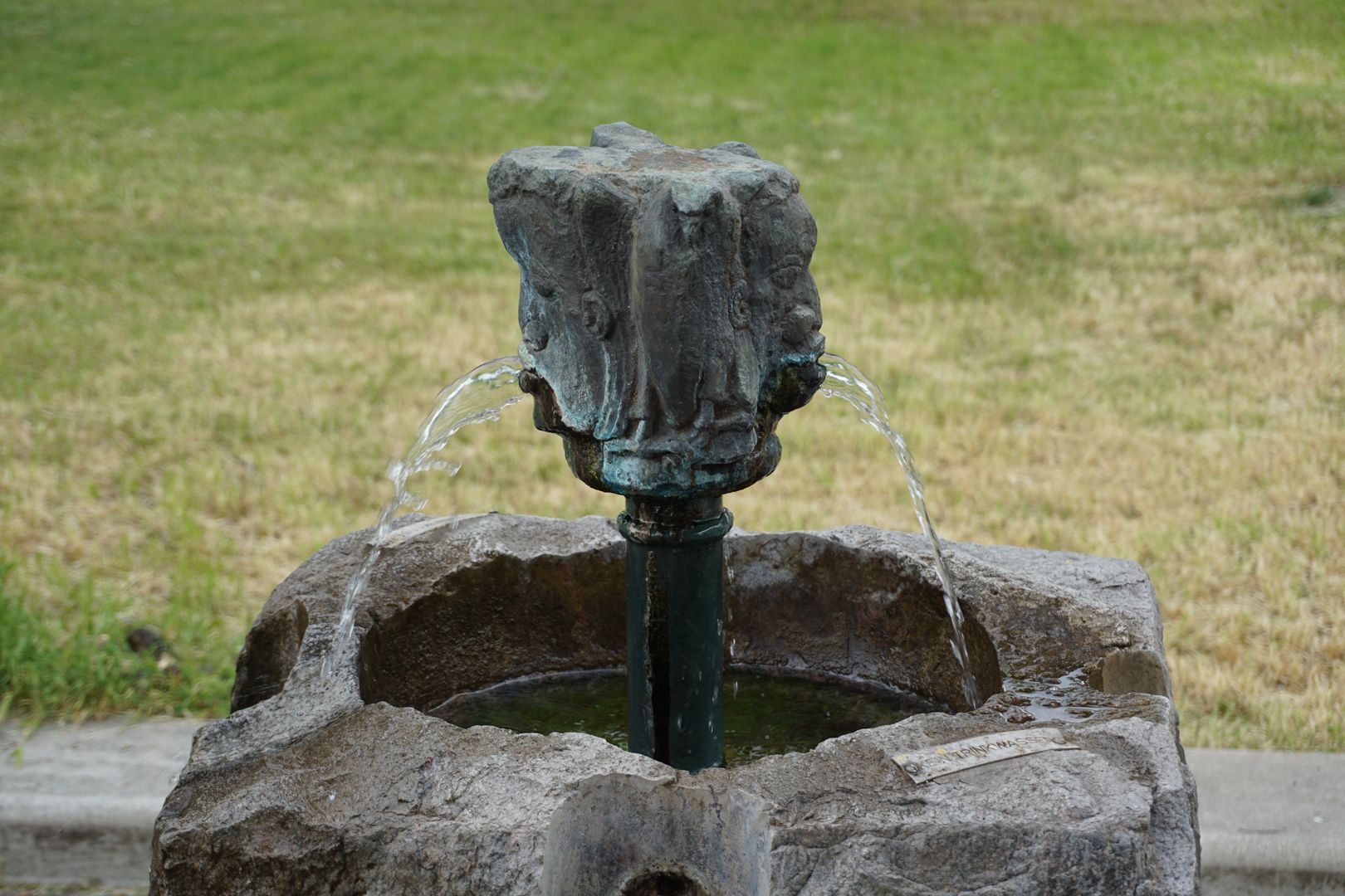 Trinkwasserbrunnen Tucher Bräu seitliche Ansicht