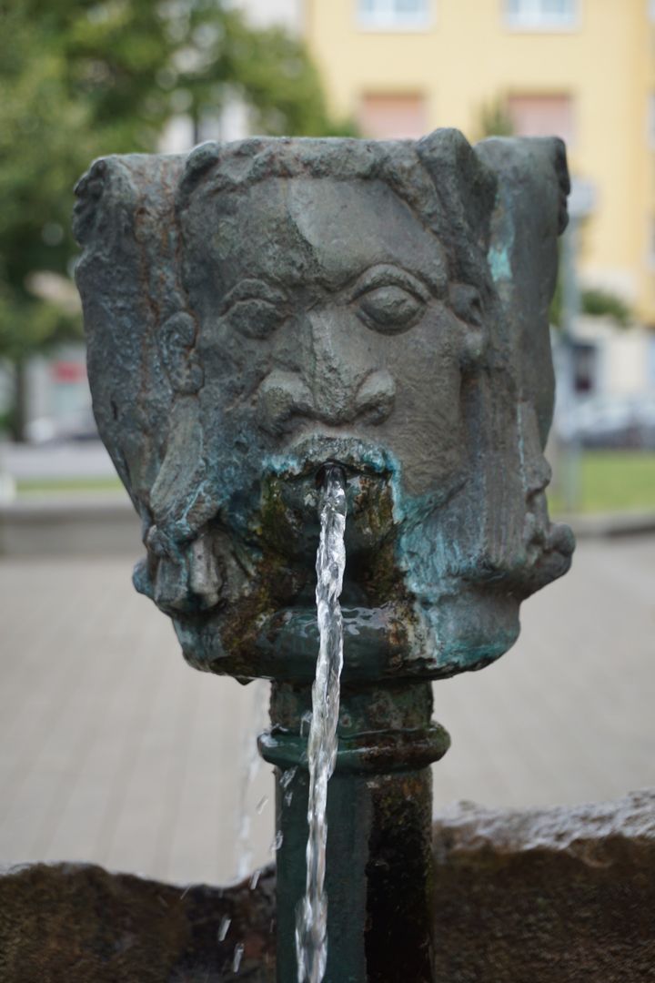 Trinkwasserbrunnen Tucher Bräu Gesicht der Nordseite